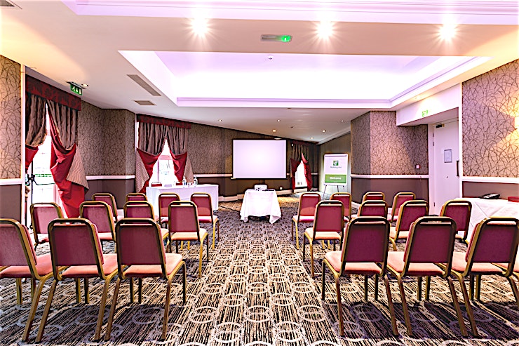Richmond Suite 3 **Ground floor conference room, boardroom capacity of up to 18, interconnecting room.
As well as its excellent location with great accessibility for your Guests and delegates, the Holiday Inn Scotch